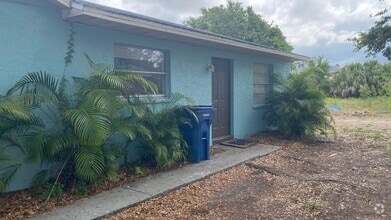 Building Photo - Nicelly Remodeled 3/2 Villa in West Bradenton