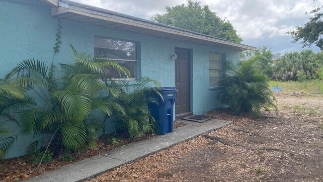 Primary Photo - Nicelly Remodeled 3/2 Villa in West Bradenton