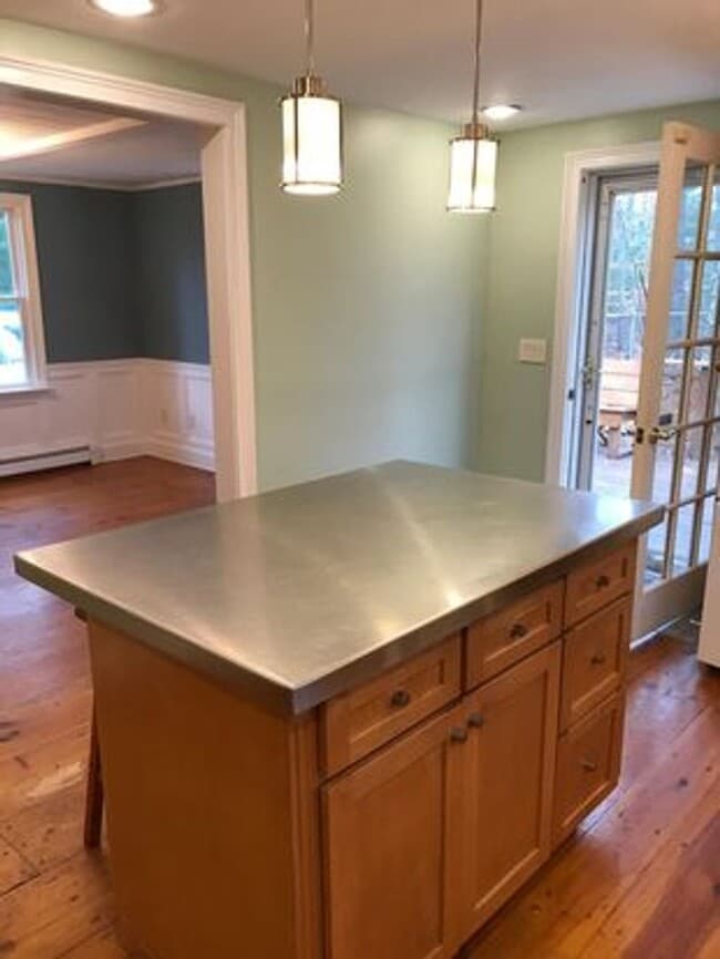 Building Photo - Modern 2Br / 2Ba Cape Style Home in Quiet ...