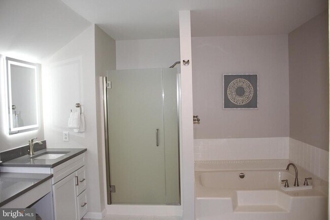 Building Photo - 176 S Patricia Dr