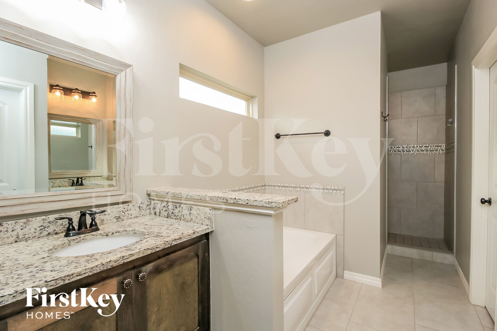 Building Photo - 8401 NW 160th Ct