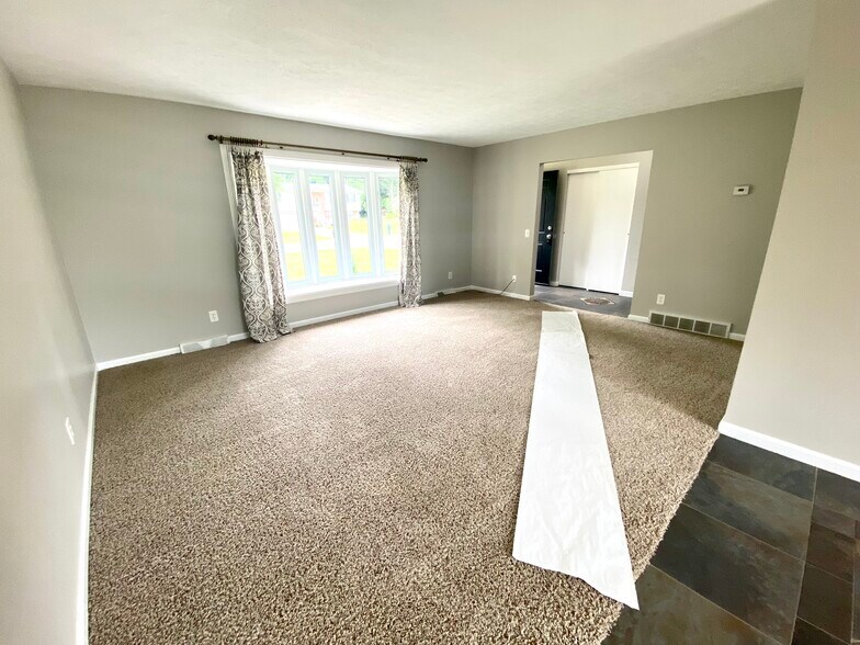Building Photo - 2047 Zircon St NE