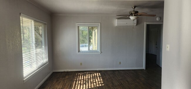 Building Photo - $500 MOVE-IN CREDIT! Updated Home with lots of Extras!