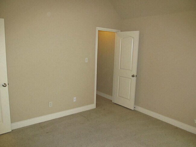 Building Photo - 14104 Green Thicket Dr