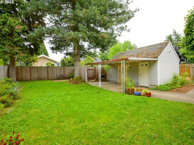 Building Photo - Charming 3 bed + office, 1.5 bath rental home in University Park Portland!