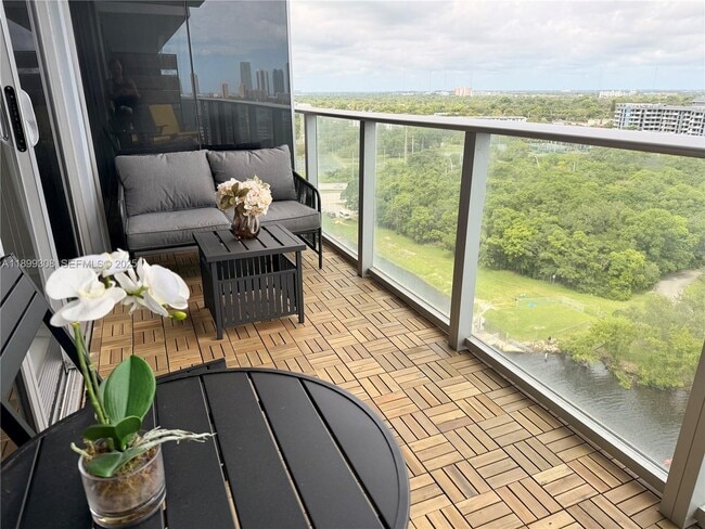 Building Photo - 16385 Biscayne Blvd