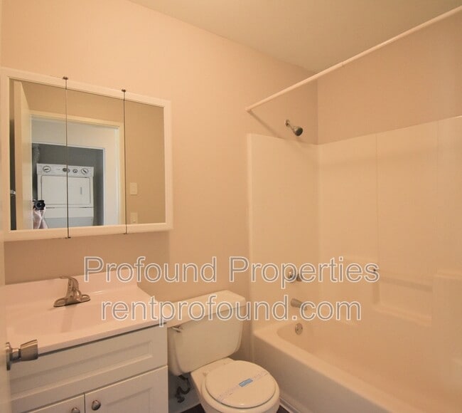 Building Photo - 738 NE 94th Ave