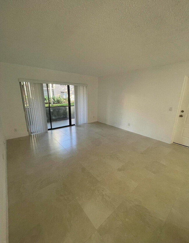 Building Photo - 205 Foxtail Dr