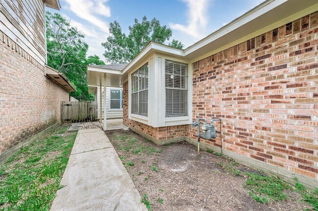 Building Photo - 103 Avocado St