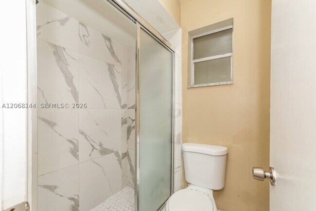 Building Photo - 1581 Wyndcliff Dr