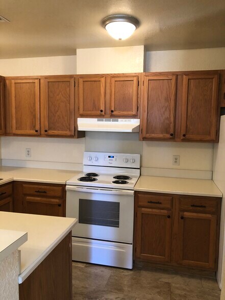 Building Photo - 9810 Walnut Ln