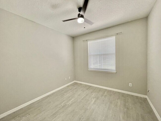 Building Photo - Gorgeous 3/2 Pool Home in Apopka's Parkside at Errol Estate!