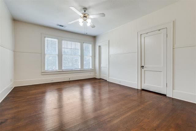 Building Photo - 5747 Palo Pinto Ave