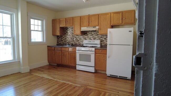 Building Photo - 12 E Main St