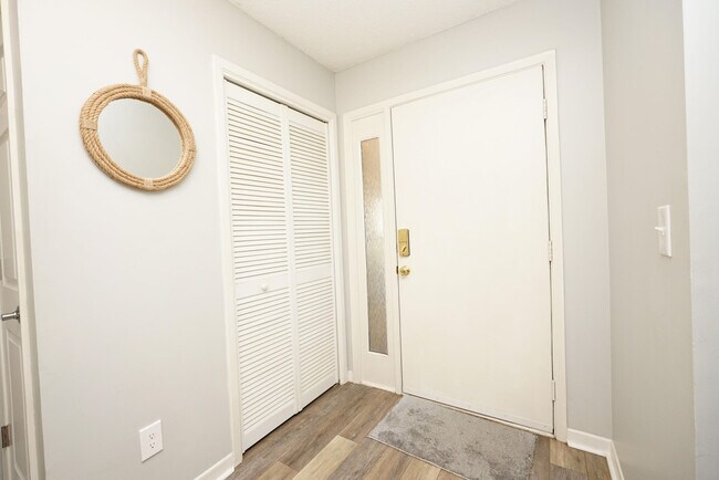 Building Photo - 55 Bay Dr