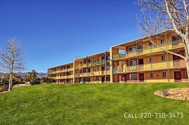 Building Photo - 1806 E La Salle St