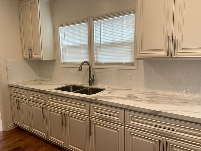 Building Photo - Fully Remodeled, 2 Bedroom Plus Den & 1 Ba...