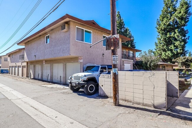 Building Photo - 2044 S Nautical St