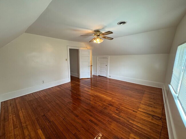 Building Photo - 5603 Fair Oaks St