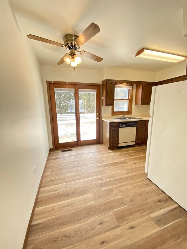 Building Photo - 1785/1787 Alexandra Court