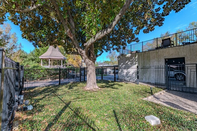 Building Photo - 1100 Harvard St