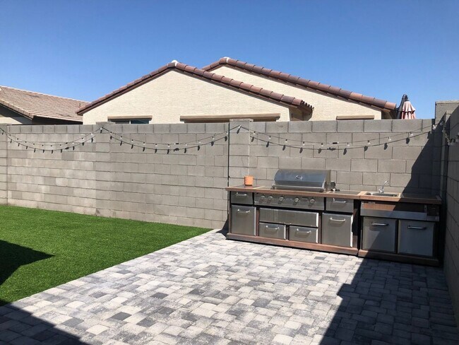 Building Photo - Coming Soon! Stunning 3 bed, 2 bath locate...