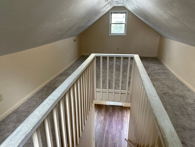 Building Photo - 3 bedroom Home
