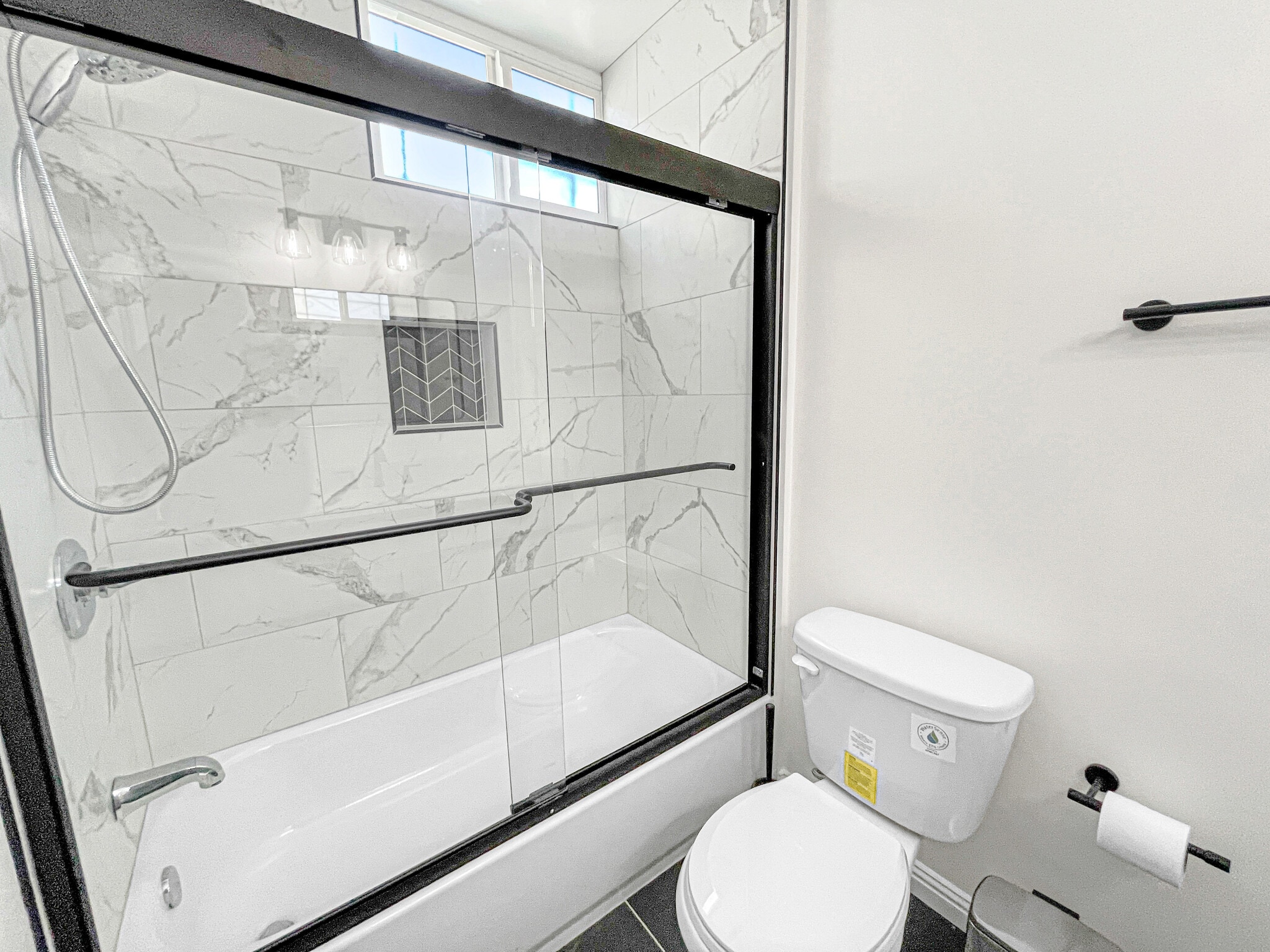 Building Photo - 960 N San Vicente Blvd