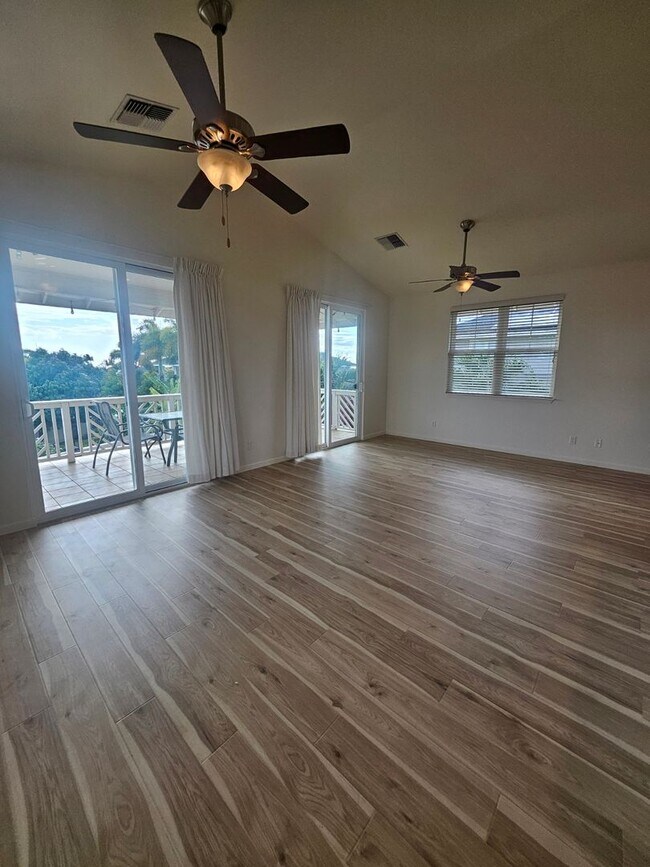 Building Photo - Amazing Home in Moana Estate