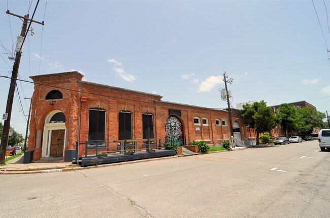 Building Photo - 1310 Nance St