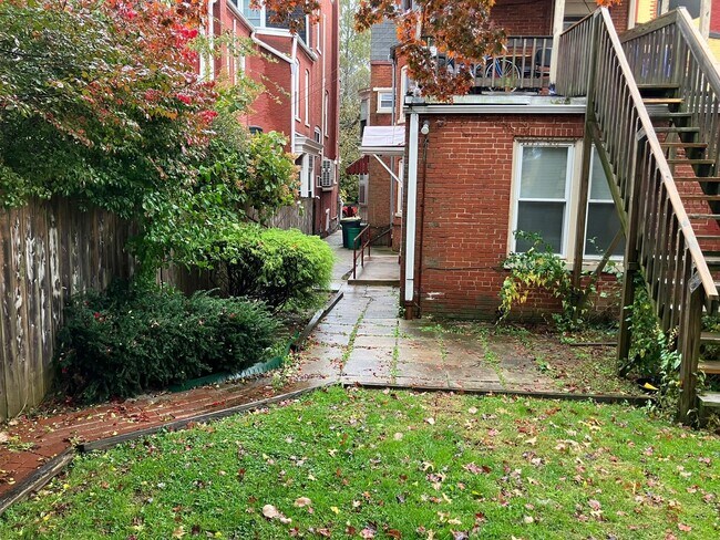 Building Photo - 825 Columbia Ave