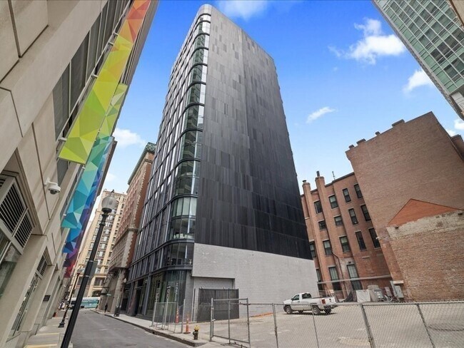 Building Photo - 55 Lagrange St