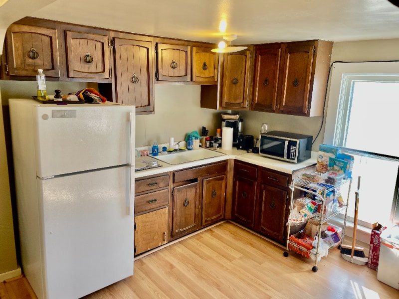 Building Photo - 323 Center St