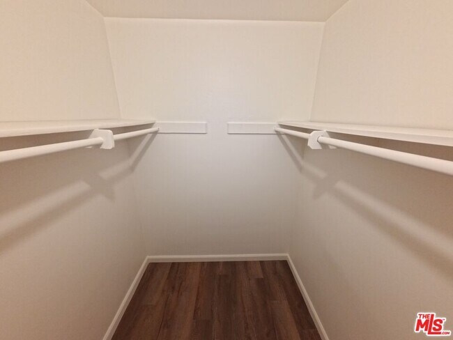 Building Photo - 6607 N Figueroa St