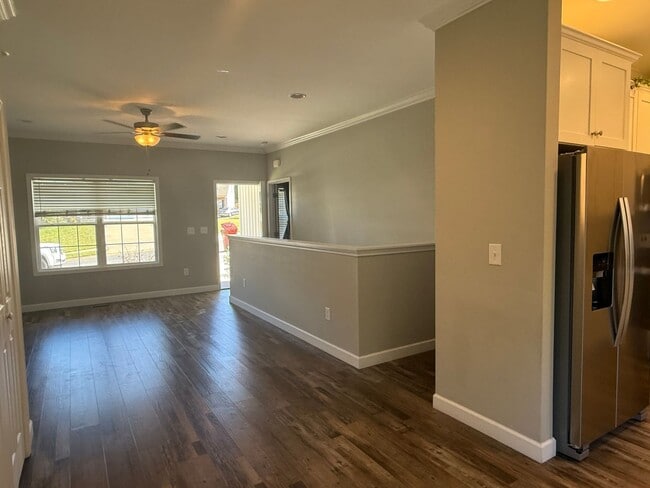 Building Photo - Spacious 3 Bedroom, 3.5bath in central Joh...