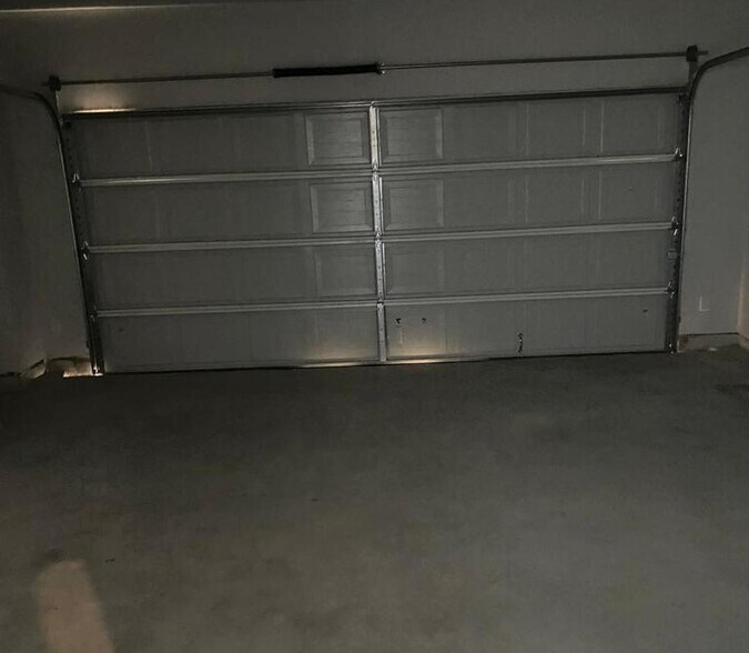 Building Photo - Gorgeous New Braunfels home with large fenced yard