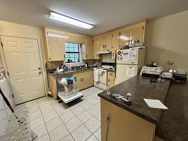 Building Photo - 204 Calhoun St