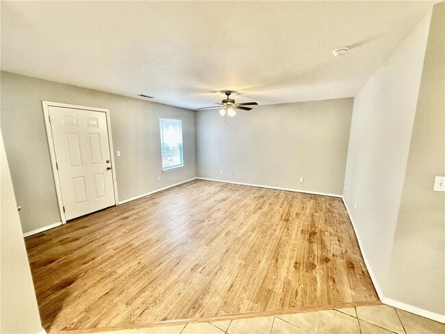 Building Photo - 1431 W Jct St