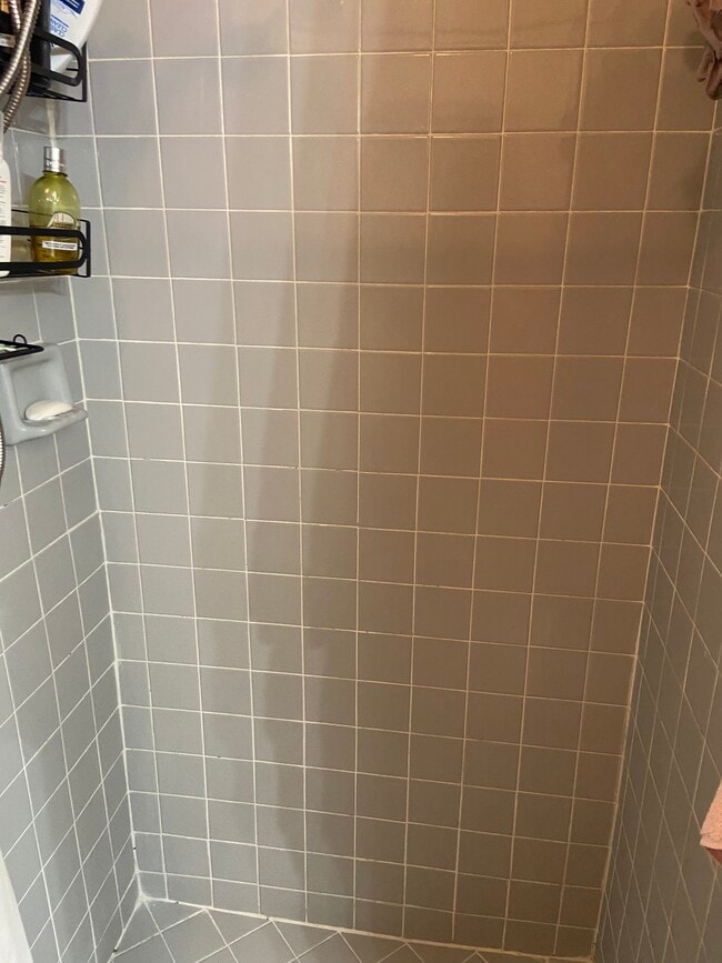 Building Photo - 9641 Riverside Dr