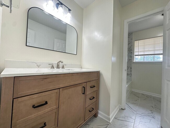 Building Photo - Home for rent in Gardendale