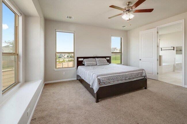 Building Photo - 1136 Almeria Bend