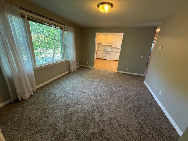 Building Photo - St. Anthony Park ! Rarely Available ! 2 Be...