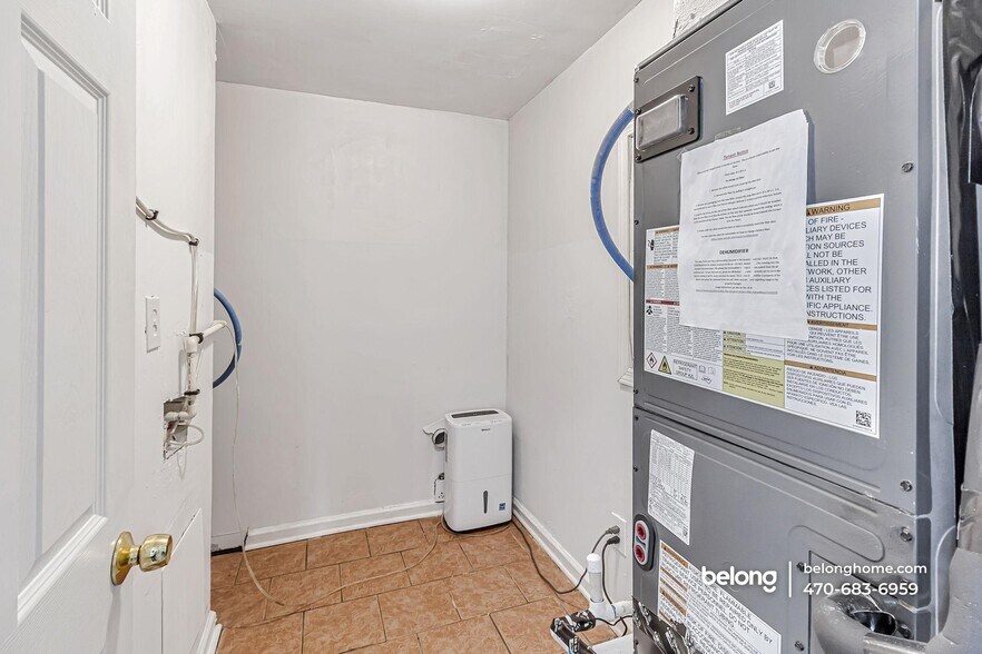 Building Photo - 3575 Oakvale Rd