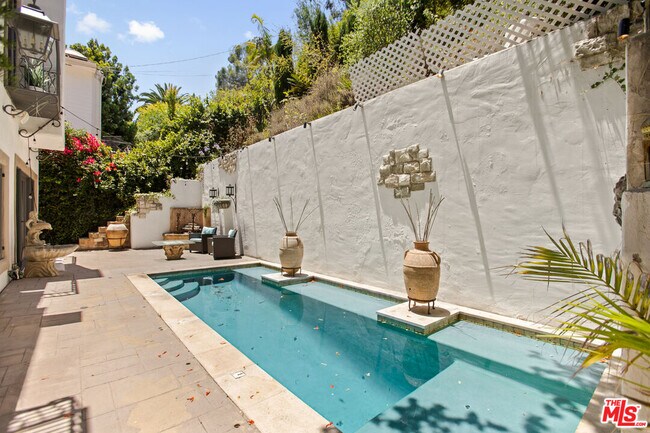 Building Photo - 1407 N Beverly Dr