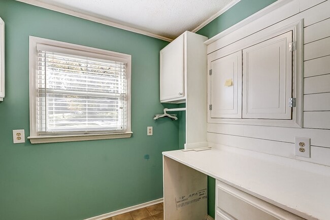 Building Photo - Beautifully Updated 4-Bed, 2.5-Bath Ranch Home in Belmont