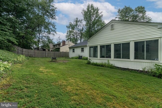 Building Photo - 1744 Lark Ln