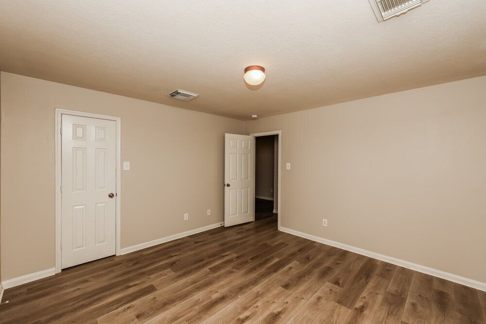 Building Photo - 7423 Oakwood Canyon Dr