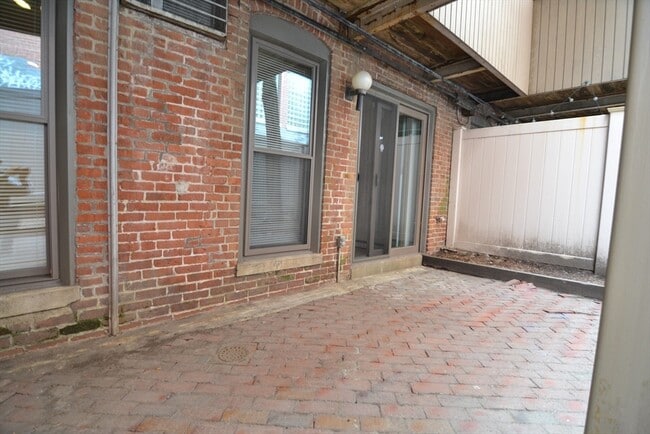 Building Photo - 67 St Germain St