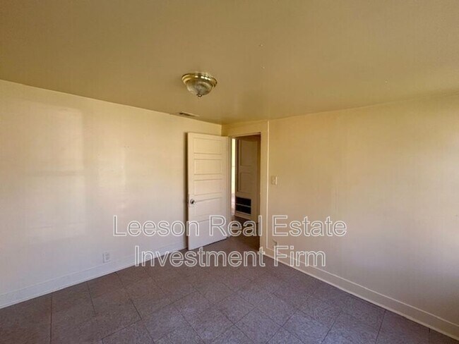 Building Photo - 2621 Trichel St