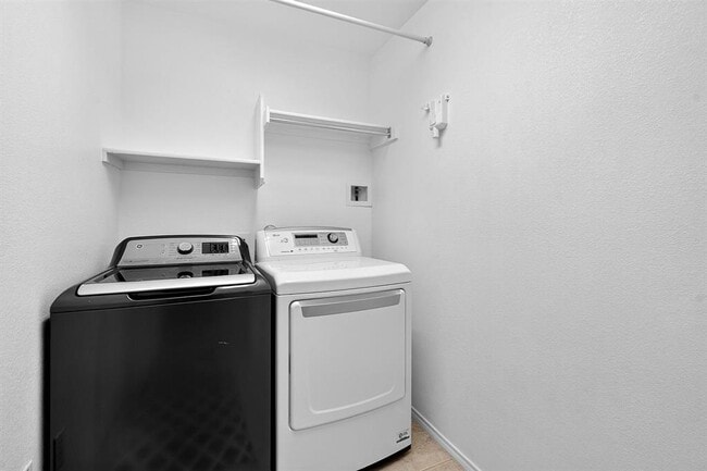 Building Photo - 516 Carismatic Ln